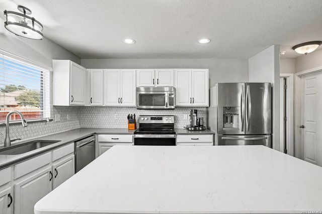 8707 Laguna Rio, San Antonio, TX 78251