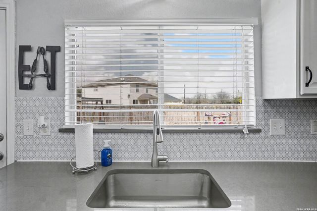 8707 Laguna Rio, San Antonio, TX 78251