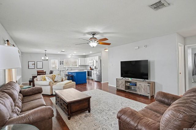 8707 Laguna Rio, San Antonio, TX 78251