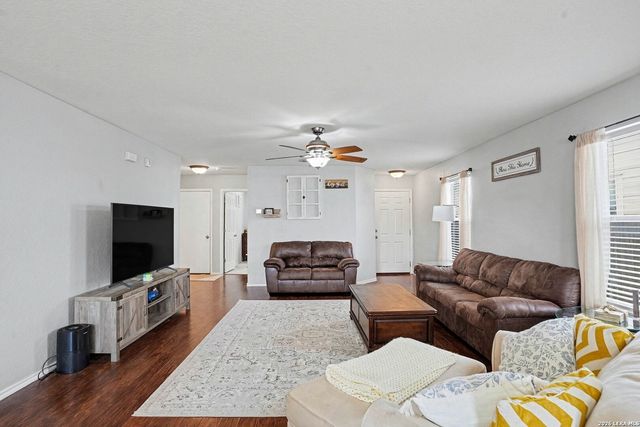 8707 Laguna Rio, San Antonio, TX 78251