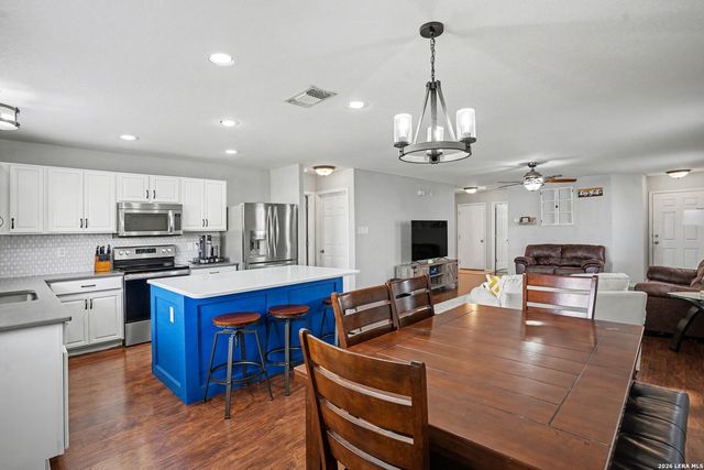 8707 Laguna Rio, San Antonio, TX 78251