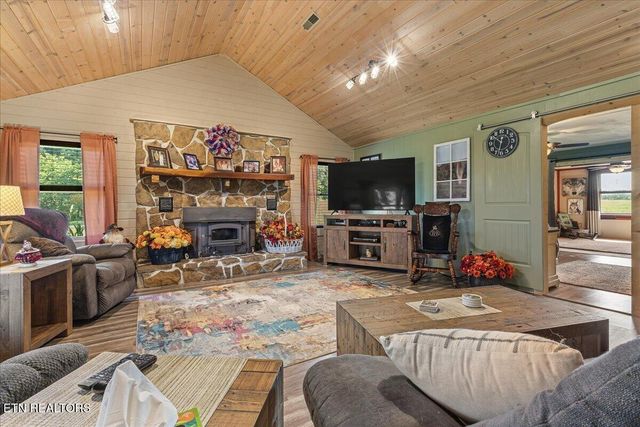 910 Reagan Valley Road, Tellico Plains, TN 37385