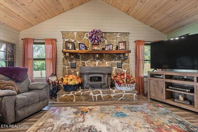 910 Reagan Valley Road, Tellico Plains, TN 37385