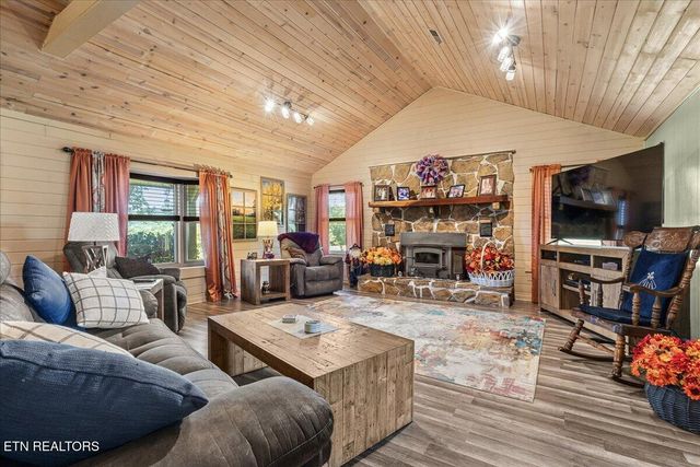 910 Reagan Valley Road, Tellico Plains, TN 37385