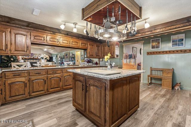 910 Reagan Valley Road, Tellico Plains, TN 37385
