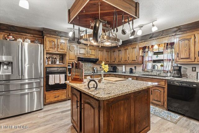 910 Reagan Valley Road, Tellico Plains, TN 37385