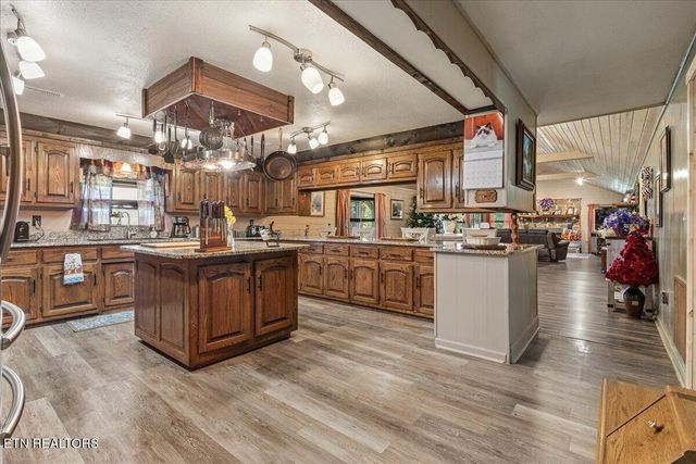 910 Reagan Valley Road, Tellico Plains, TN 37385
