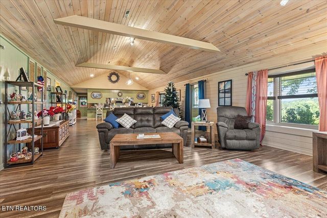 910 Reagan Valley Road, Tellico Plains, TN 37385
