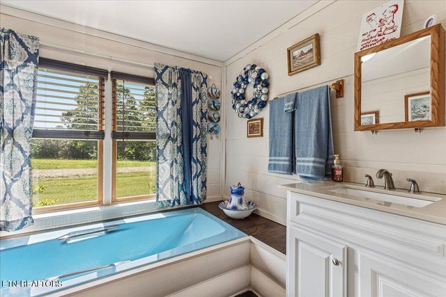 910 Reagan Valley Road, Tellico Plains, TN 37385