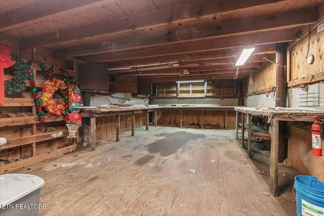 910 Reagan Valley Road, Tellico Plains, TN 37385