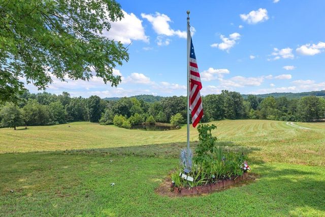 910 Reagan Valley Road, Tellico Plains, TN 37385