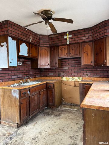 128 ASH Street, Canton, IL 61520