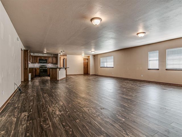 2905 N Henney Road, Choctaw, OK 73020
