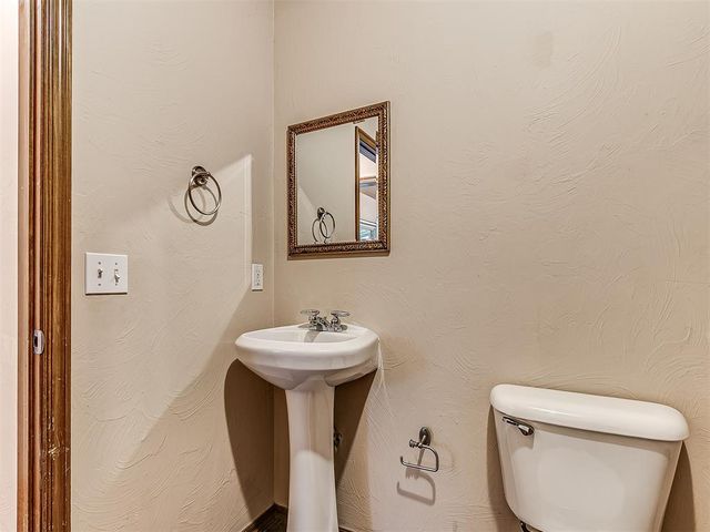 2905 N Henney Road, Choctaw, OK 73020