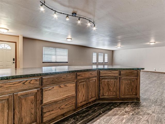 2905 N Henney Road, Choctaw, OK 73020