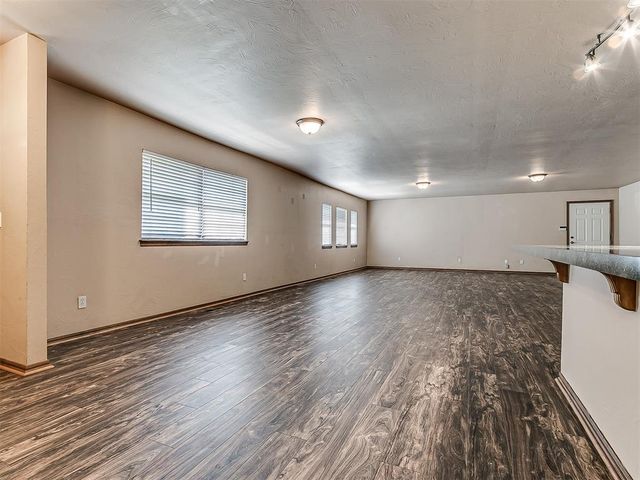 2905 N Henney Road, Choctaw, OK 73020