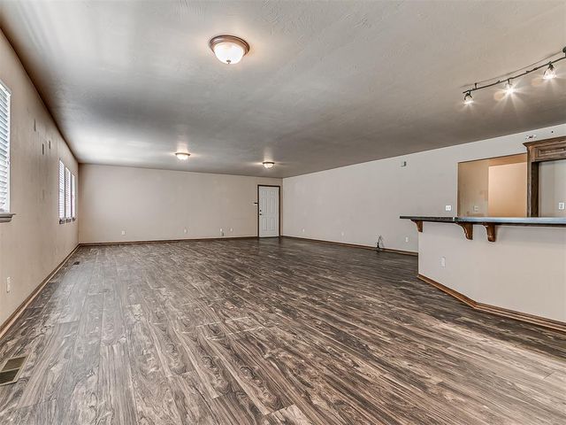 2905 N Henney Road, Choctaw, OK 73020