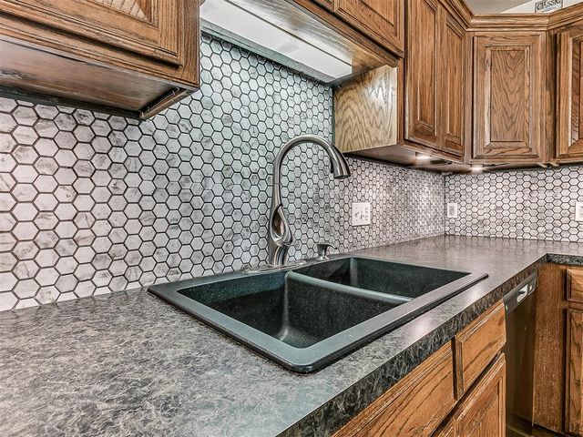 2905 N Henney Road, Choctaw, OK 73020