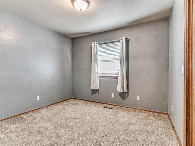2905 N Henney Road, Choctaw, OK 73020
