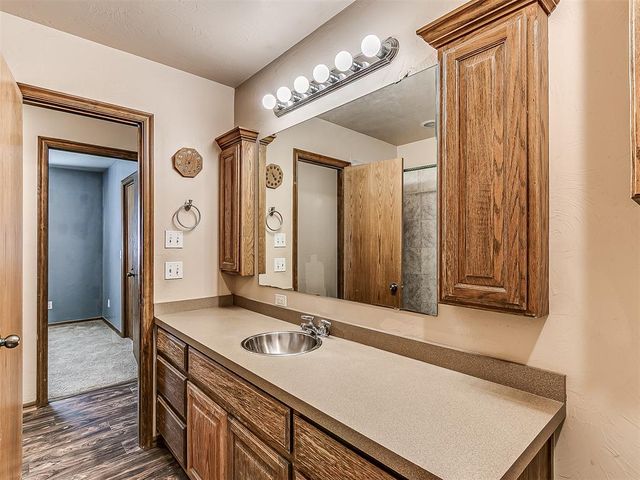 2905 N Henney Road, Choctaw, OK 73020