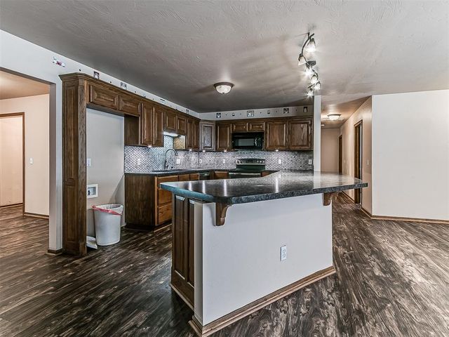 2905 N Henney Road, Choctaw, OK 73020