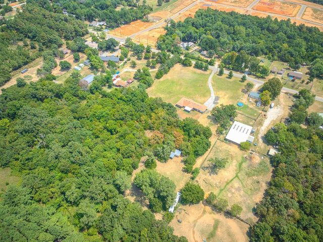 2905 N Henney Road, Choctaw, OK 73020