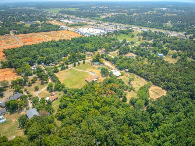 2905 N Henney Road, Choctaw, OK 73020