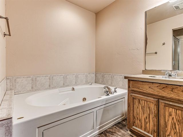 2905 N Henney Road, Choctaw, OK 73020