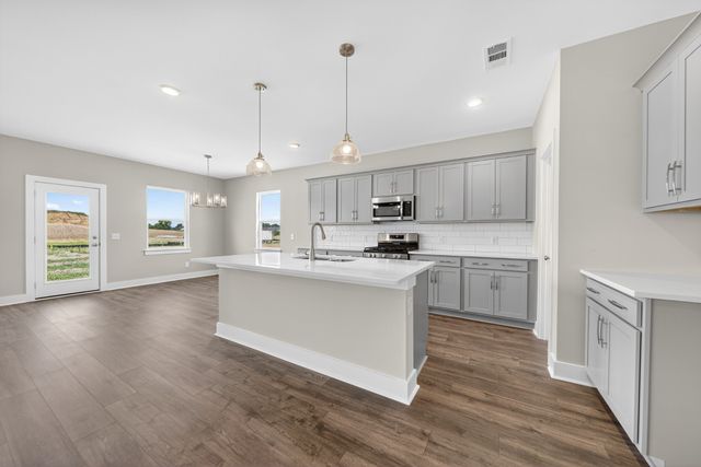 3920 Trinity Woods Rd, Columbia, TN 38401