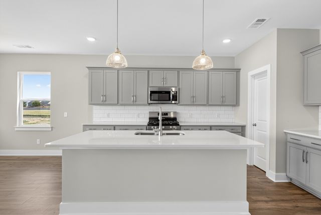 3920 Trinity Woods Rd, Columbia, TN 38401