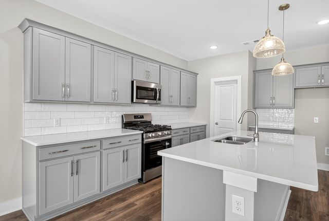 3920 Trinity Woods Rd, Columbia, TN 38401