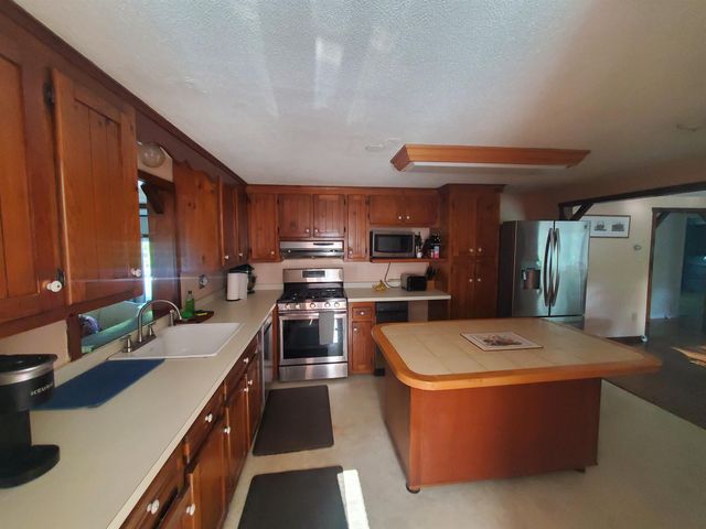 14 Lincoln Street, Pelham, NH 03076