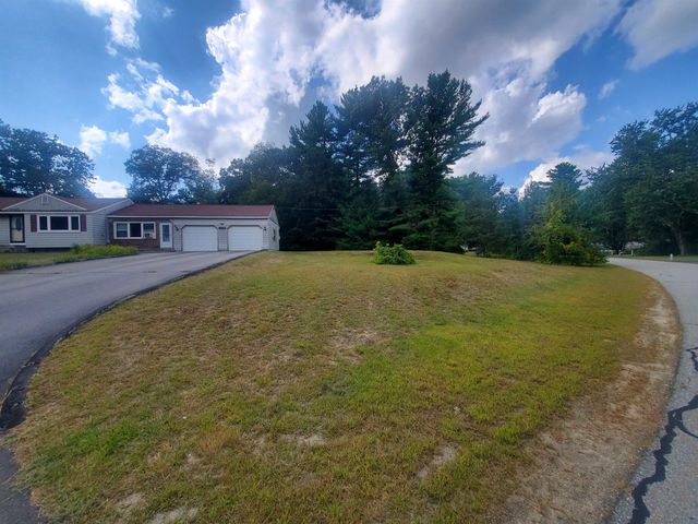 14 Lincoln Street, Pelham, NH 03076