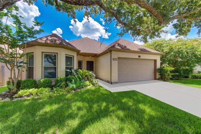 1811 Emerald Green Drive, Houston, TX 77094