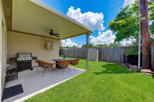 1811 Emerald Green Drive, Houston, TX 77094
