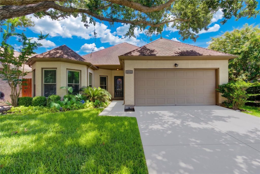 1811 Emerald Green Drive, Houston, TX 77094