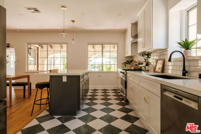 3739 Virginia Road, Los Angeles, CA 90016