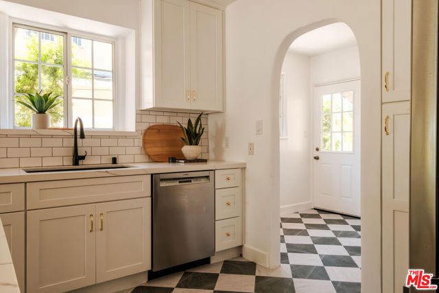 3739 Virginia Road, Los Angeles, CA 90016