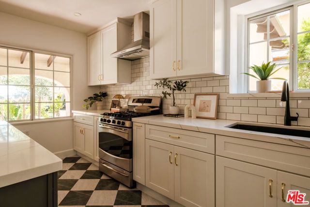 3739 Virginia Road, Los Angeles, CA 90016