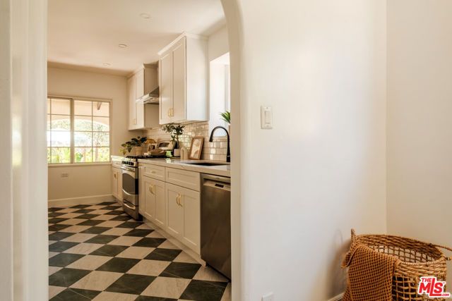 3739 Virginia Road, Los Angeles, CA 90016