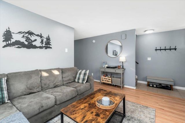 1025 S Mammoth Rd Apt 8, Manchester, NH 03109