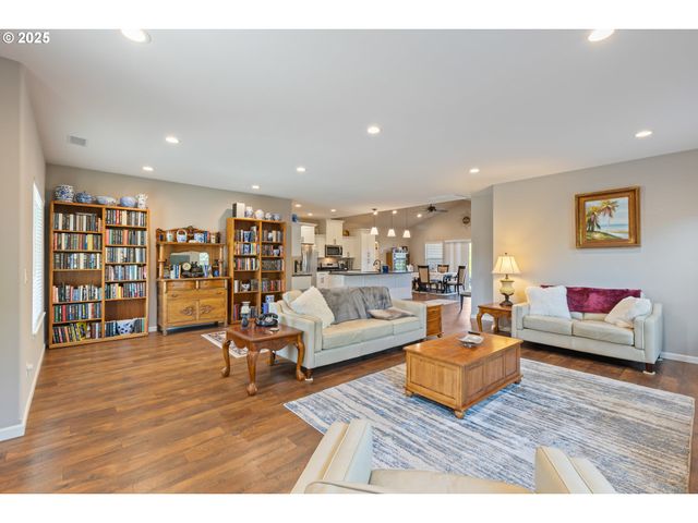 263 WIL Way, Winston, OR 97496