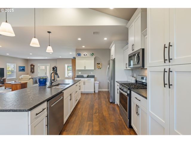 263 WIL Way, Winston, OR 97496