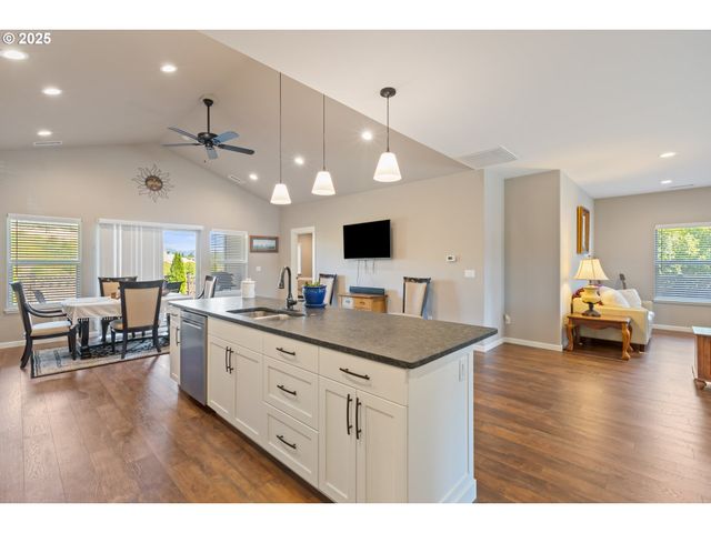 263 WIL Way, Winston, OR 97496