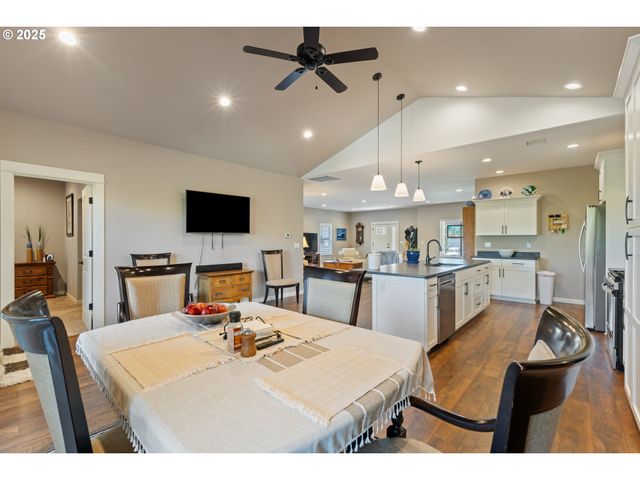 263 WIL Way, Winston, OR 97496