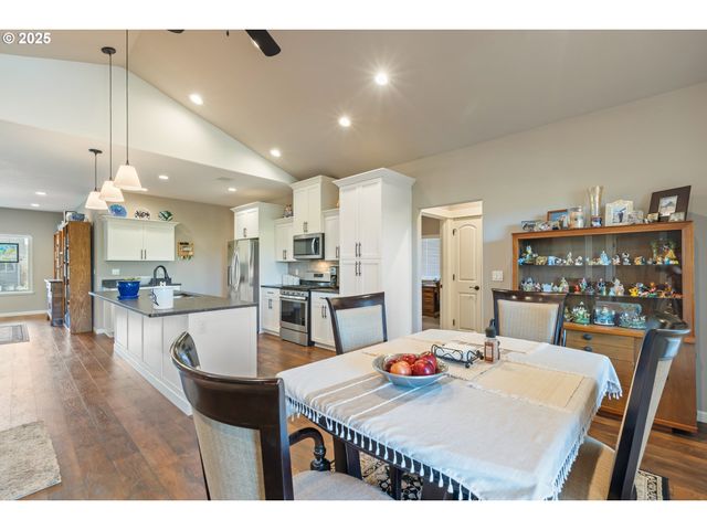 263 WIL Way, Winston, OR 97496