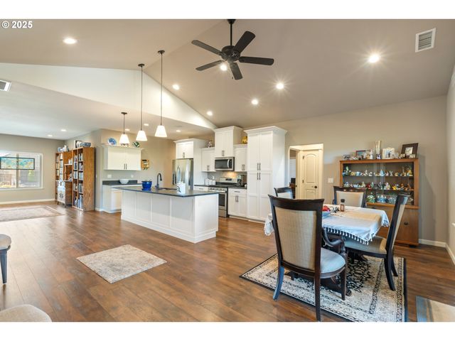 263 WIL Way, Winston, OR 97496