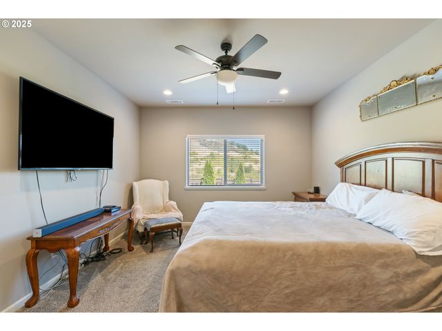 263 WIL Way, Winston, OR 97496