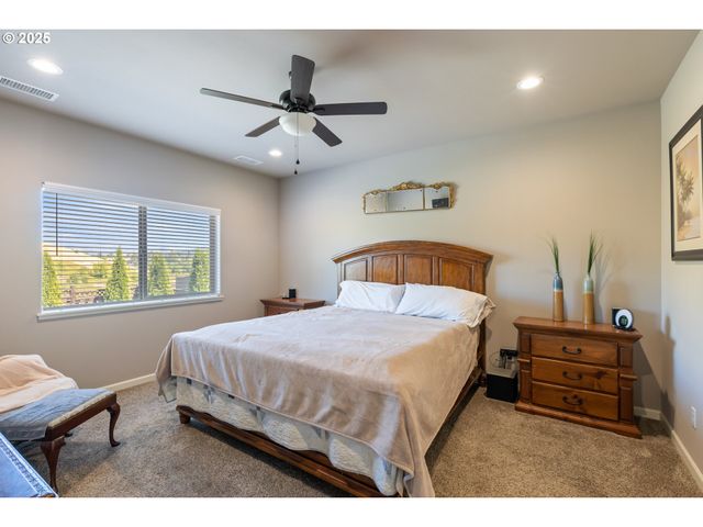 263 WIL Way, Winston, OR 97496