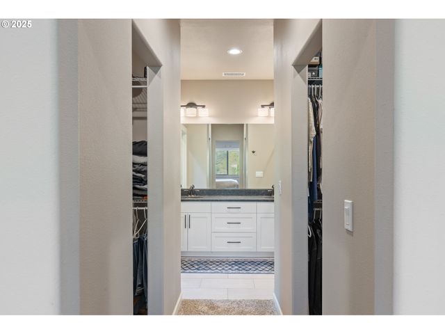 263 WIL Way, Winston, OR 97496